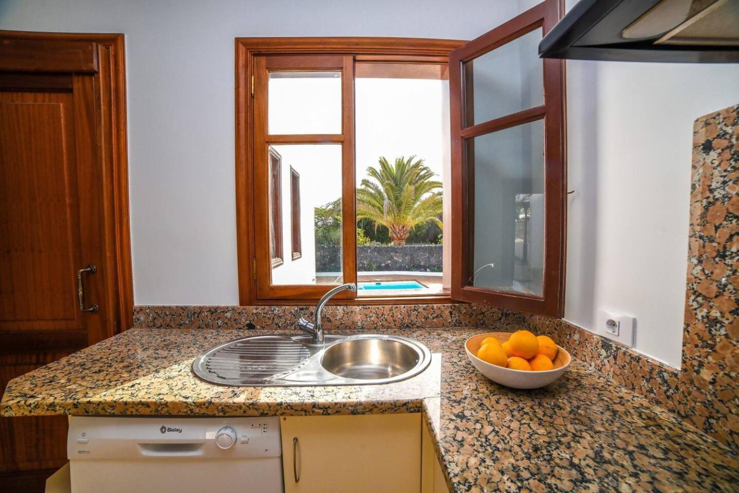 Willa Agradable Y Familiar Con Piscina Casa Inima Playa Blanca  Zewnętrze zdjęcie